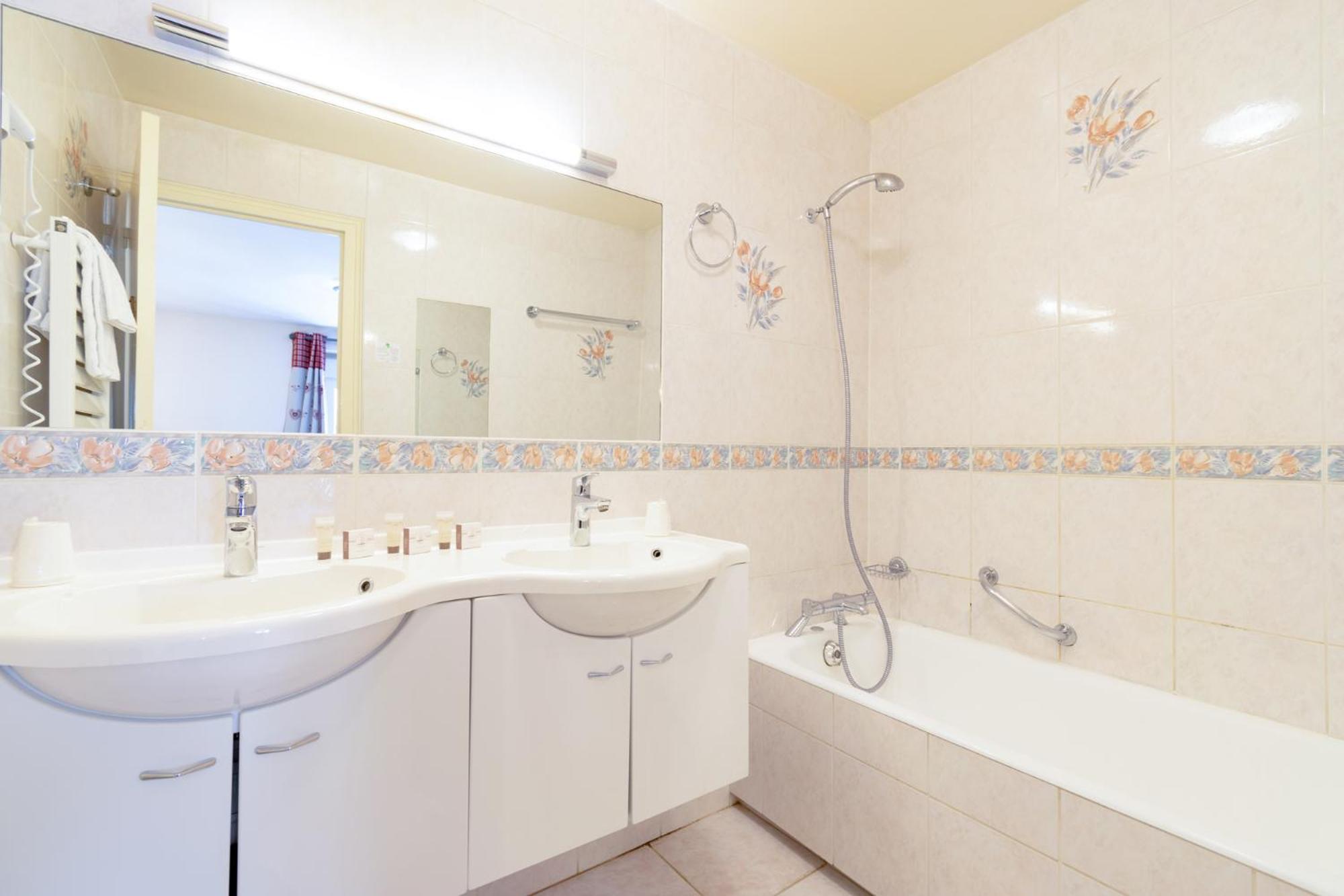 Hotel De La Poste Malbuisson Zewnętrze zdjęcie